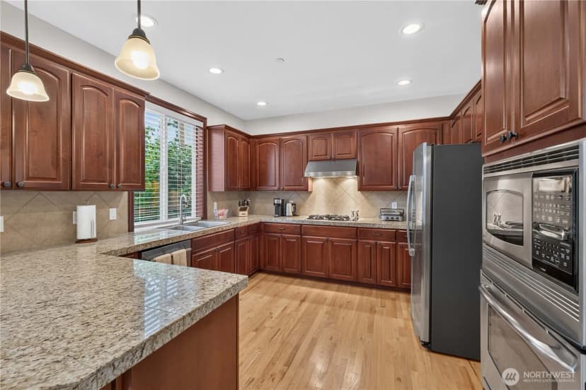 Property photo for 25528 Lake Wilderness Place Se, Maple Valley photo 8