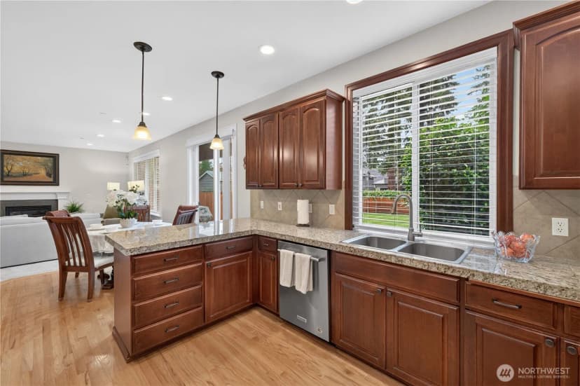Property photo for 25528 Lake Wilderness Place Se, Maple Valley photo 10