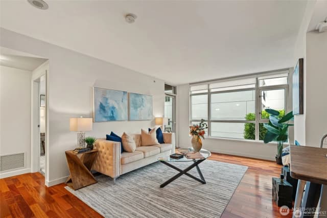 Property photo for 1420 Terry Avenue #201, Seattle photo 3
