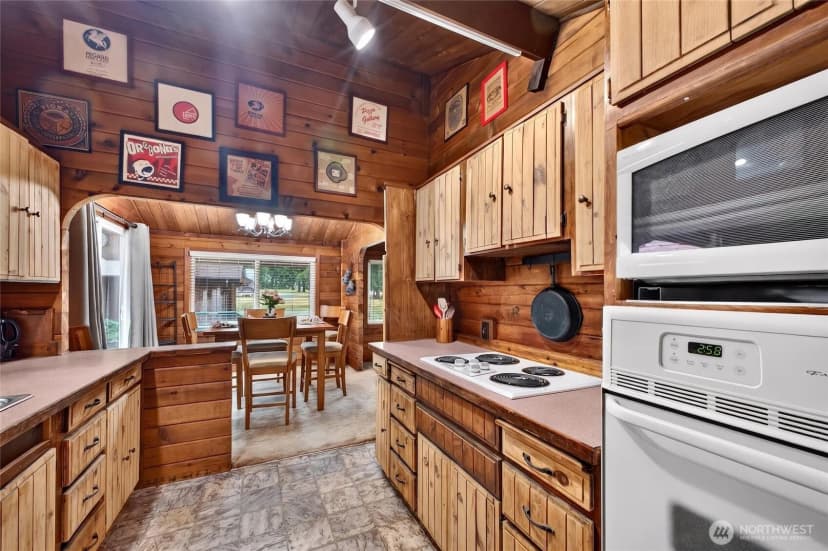 Property photo for 16805 Rainbow Lane E, Greenwater photo 8