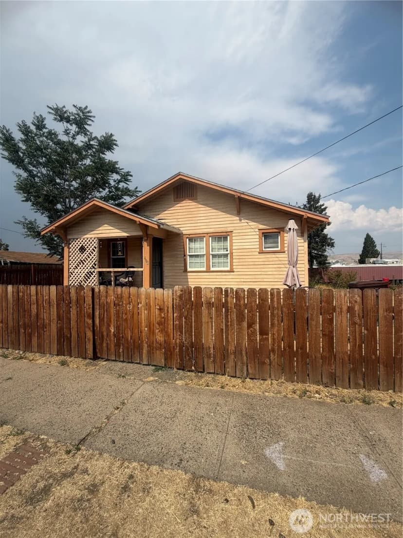 Property photo for 403 Queen Anne, Yakima