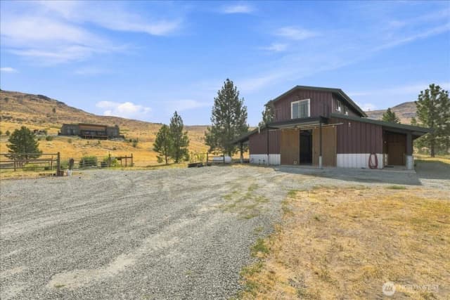 Property photo for 48 Peterson Ranch Road, Pateros photo 4