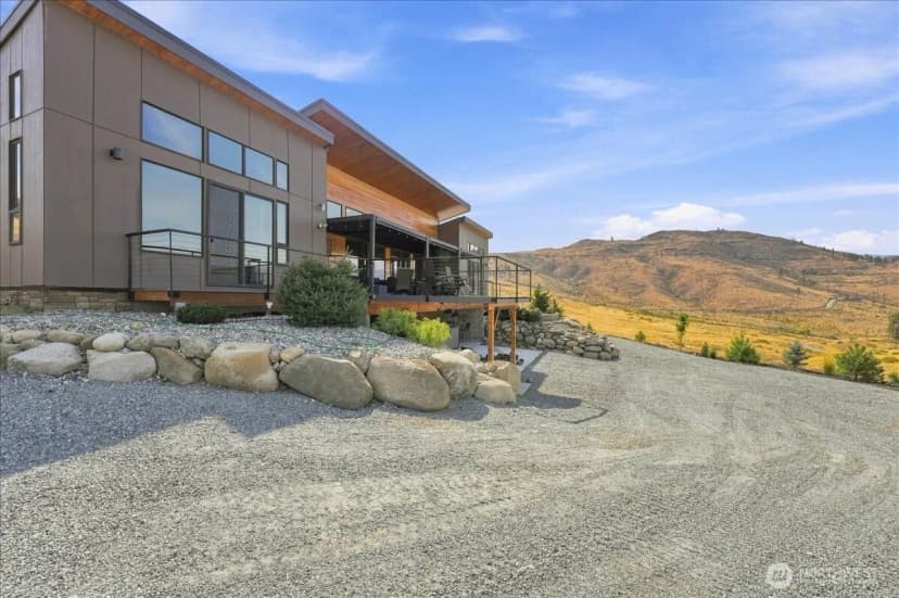 Property photo for 48 Peterson Ranch Road, Pateros photo 2