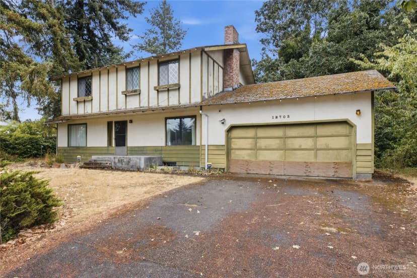 Property photo for 12703 Vernon Avenue Sw, Lakewood photo 4