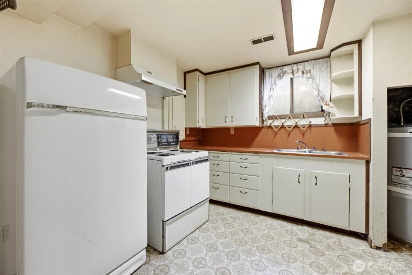 Property photo for 12703 Vernon Avenue Sw, Lakewood photo 27