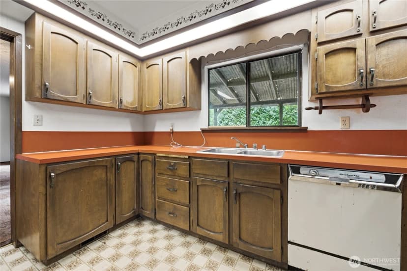 Property photo for 12703 Vernon Avenue Sw, Lakewood photo 13