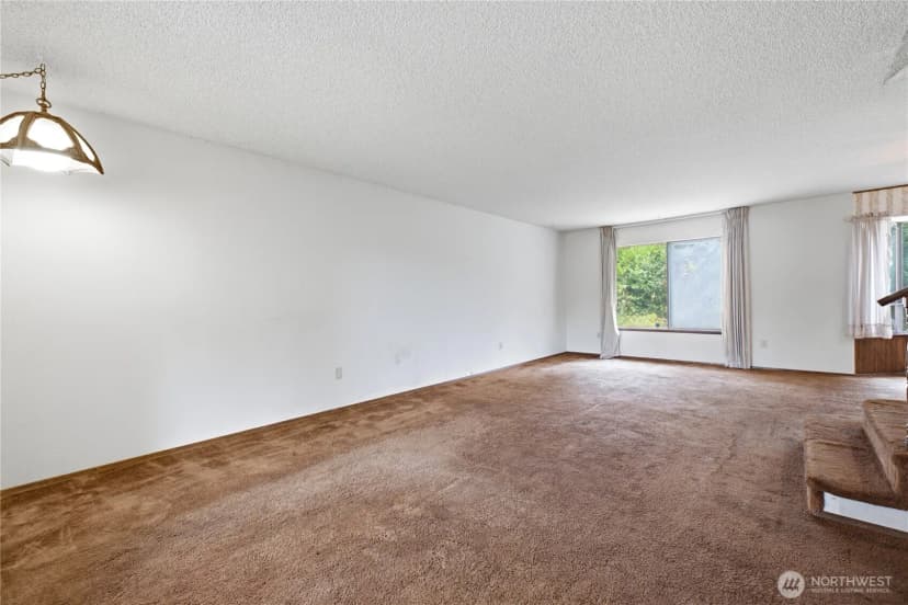 Property photo for 12703 Vernon Avenue Sw, Lakewood photo 6