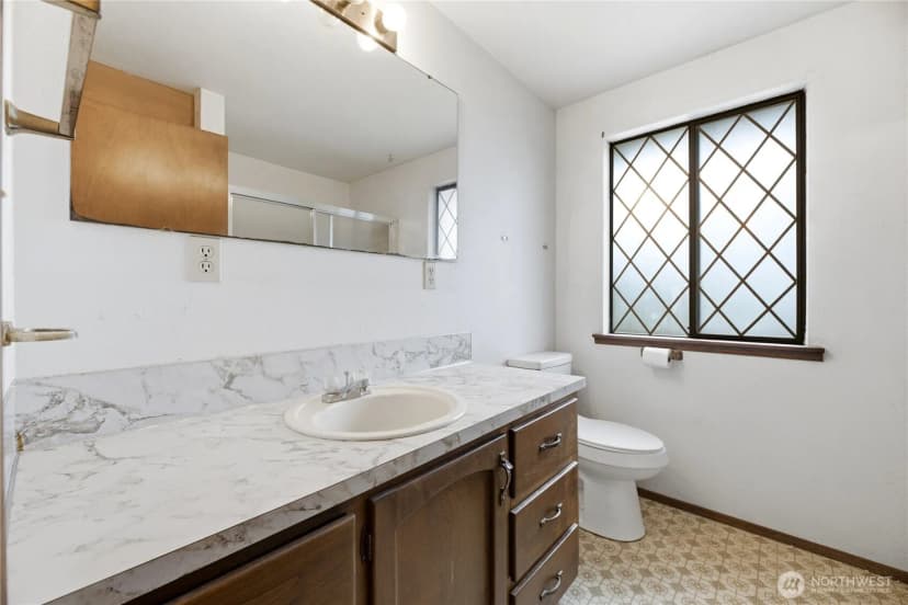 Property photo for 12703 Vernon Avenue Sw, Lakewood photo 24