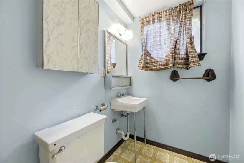 Property photo for 12703 Vernon Avenue Sw, Lakewood photo 28