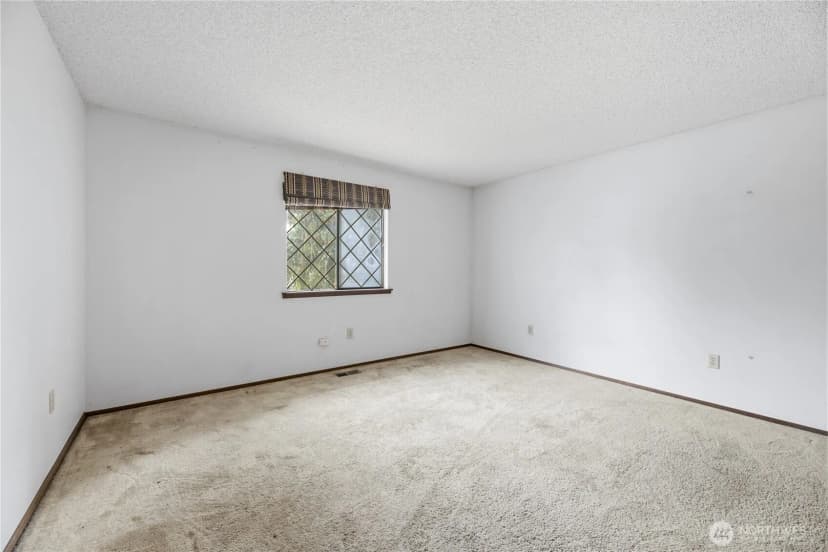 Property photo for 12703 Vernon Avenue Sw, Lakewood photo 23