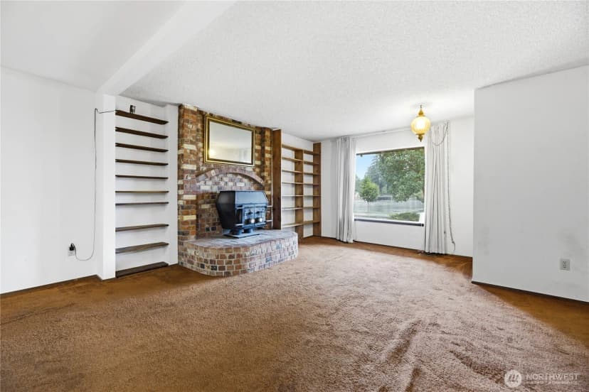 Property photo for 12703 Vernon Avenue Sw, Lakewood photo 9