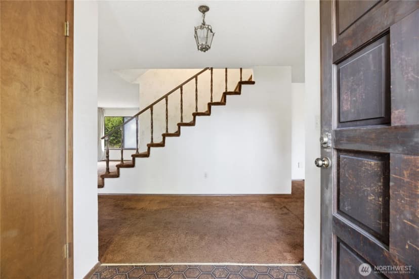 Property photo for 12703 Vernon Avenue Sw, Lakewood photo 5