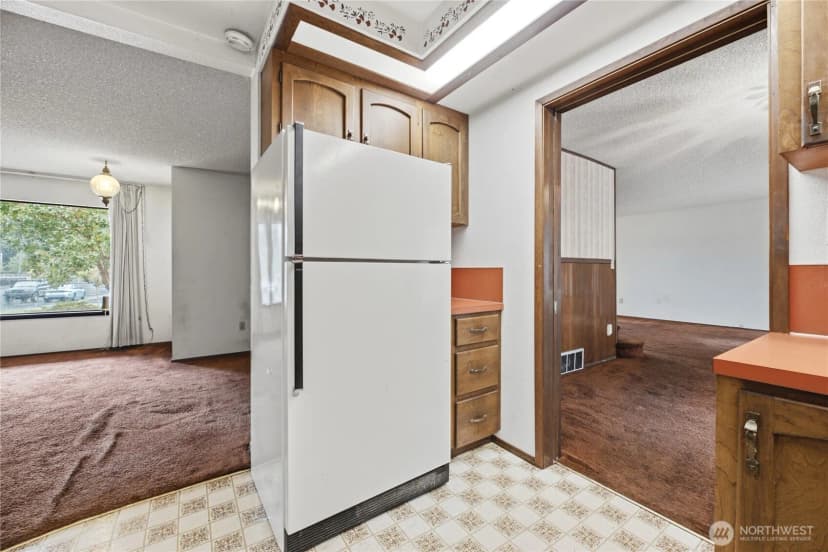 Property photo for 12703 Vernon Avenue Sw, Lakewood photo 14