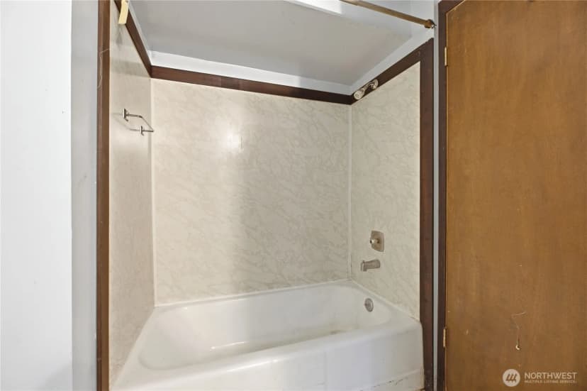Property photo for 12703 Vernon Avenue Sw, Lakewood photo 29