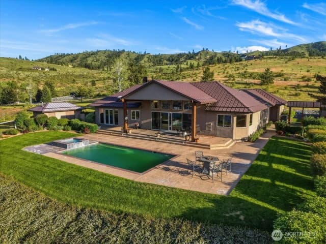 Property photo for 825 Hawks Meadow Road, Chelan photo 3