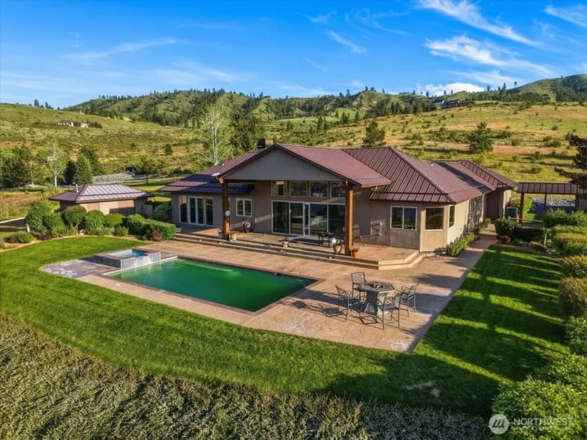 Property photo for 825 Hawks Meadow Road, Chelan photo 3