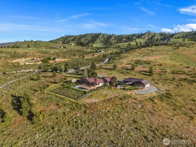 Property photo for 825 Hawks Meadow Road, Chelan photo 2