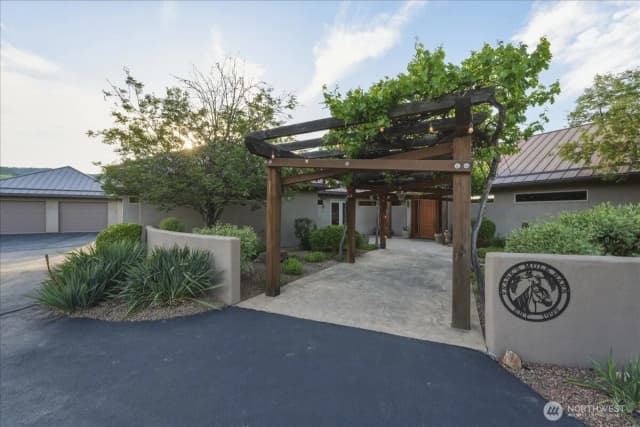 Property photo for 825 Hawks Meadow Road, Chelan photo 5