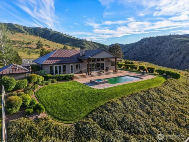 Property photo for 825 Hawks Meadow Road, Chelan photo 4