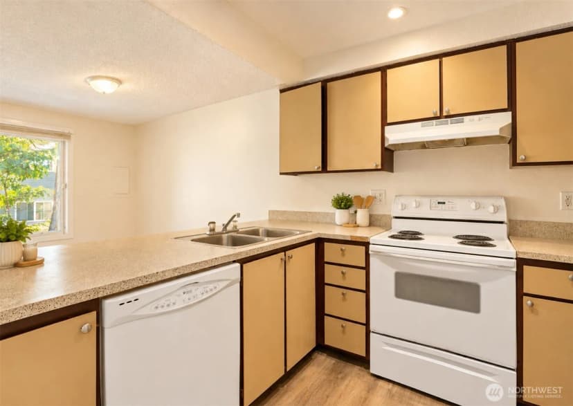 Property photo for 21614 29th Avenue S, Des Moines photo 6
