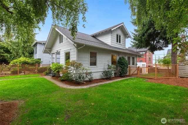 Property photo for 313 Ne 76th Street, Seattle
