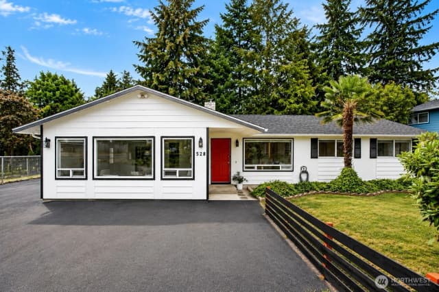 Property photo for 528 Sw 118th Street, Seattle