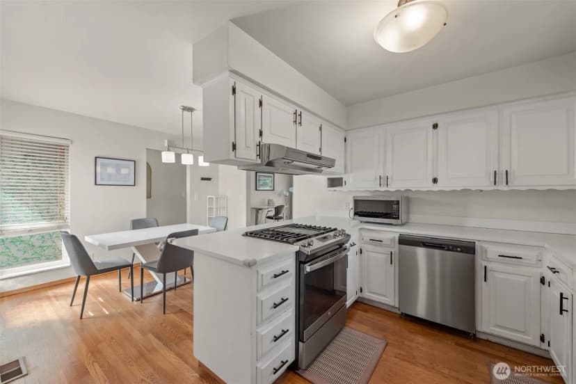Property photo for 7203 123rd Avenue Se, Newcastle photo 5