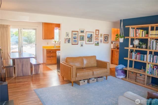 Property photo for 650 Jefferson Avenue Ne, Renton photo 4