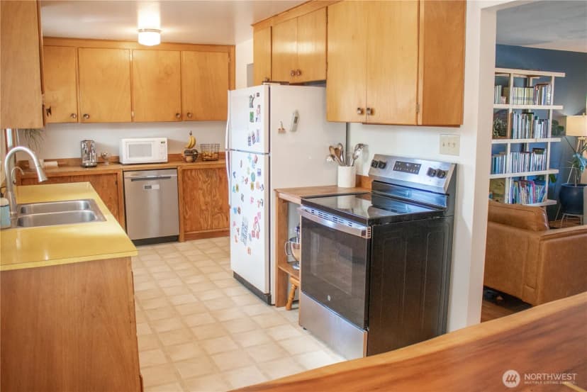 Property photo for 650 Jefferson Avenue Ne, Renton photo 7