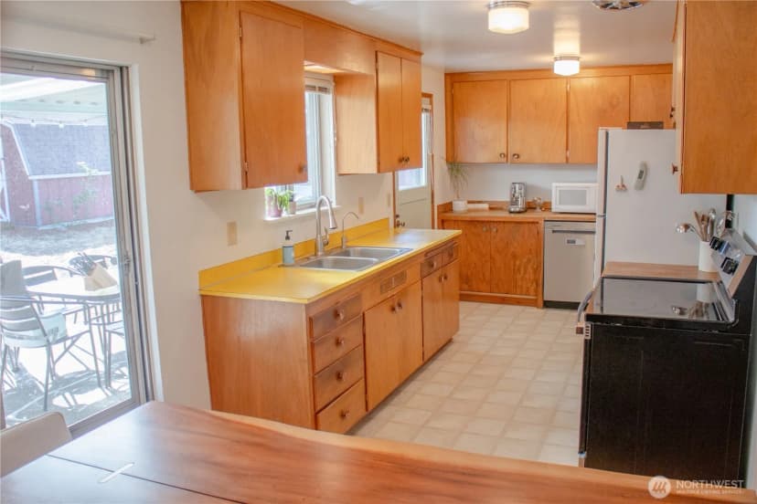 Property photo for 650 Jefferson Avenue Ne, Renton photo 6