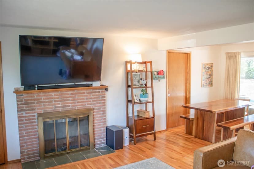 Property photo for 650 Jefferson Avenue Ne, Renton photo 5