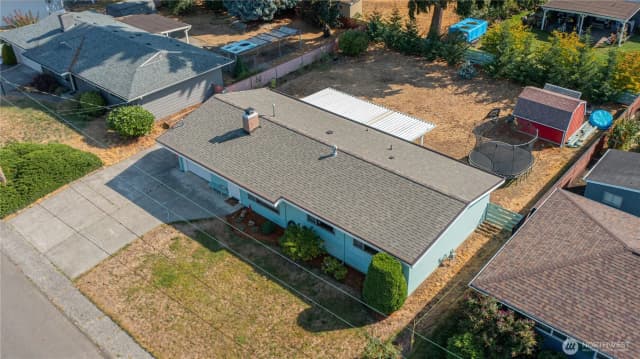 Property photo for 650 Jefferson Avenue Ne, Renton photo 3