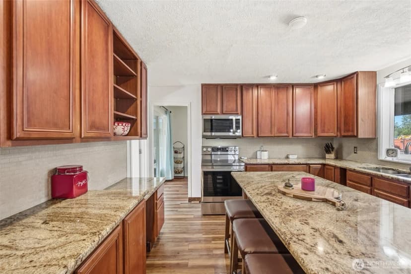 Property photo for 381 N Cascade Street, Buckley photo 17