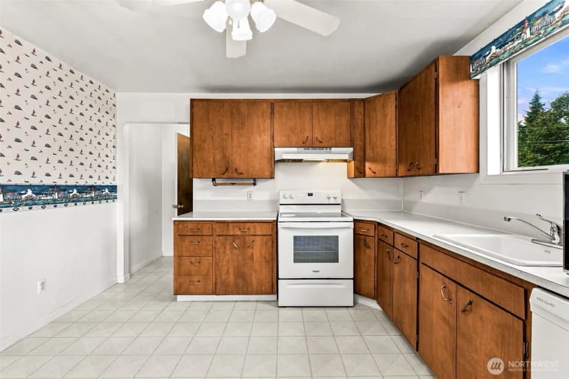 Property photo for 10454 2nd Avenue S, Seattle photo 10