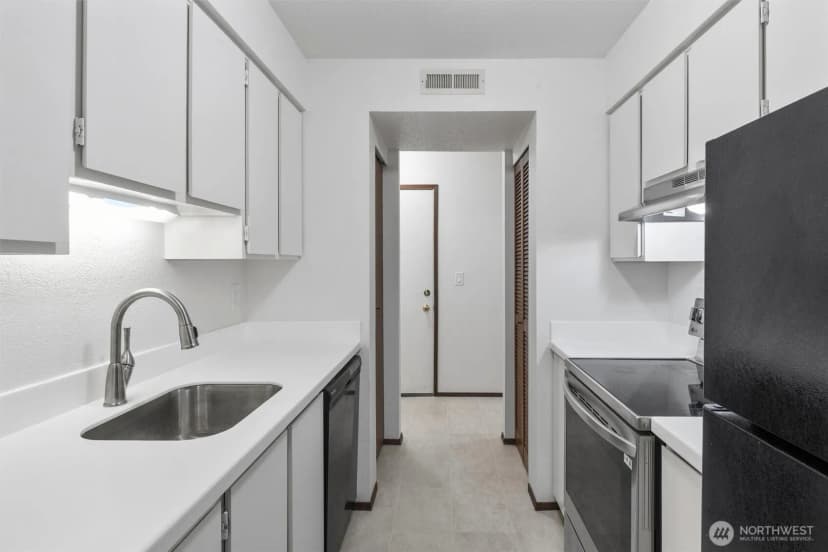Property photo for 16200 Ne 12th Court #d59, Bellevue photo 4