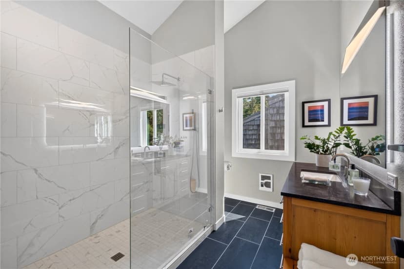 Property photo for 2285 W Beach Road #c, Oak Harbor photo 18