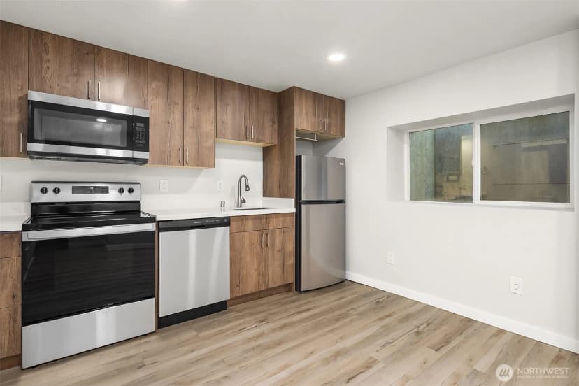 Property photo for 4400 Linden Ave N, Seattle photo 3