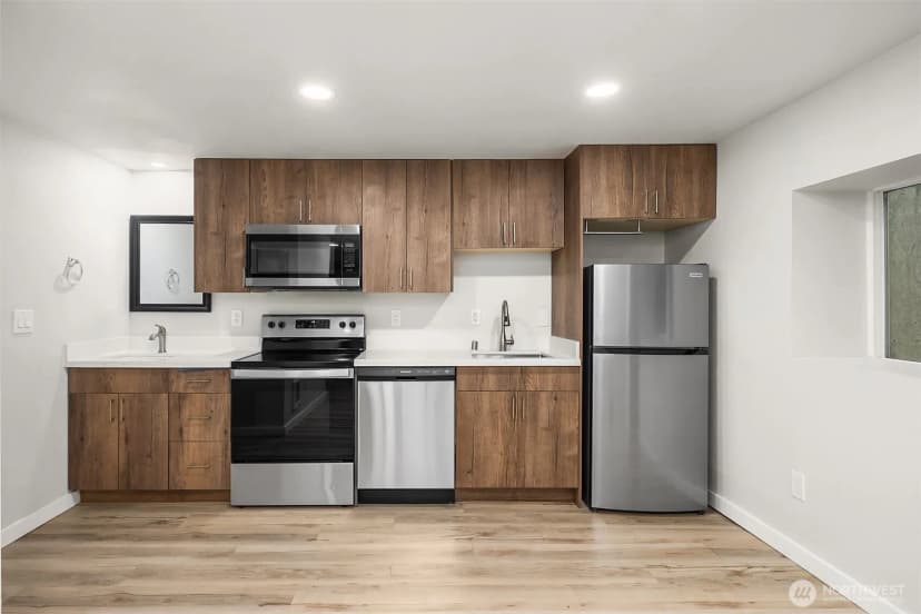 Property photo for 4400 Linden Ave N, Seattle photo 4
