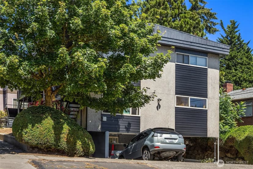 Property photo for 4400 Linden Ave N, Seattle photo 10
