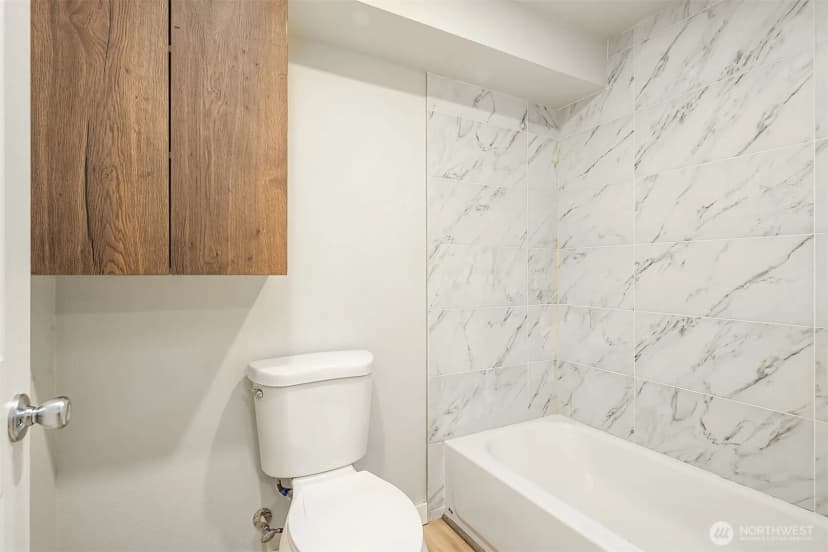 Property photo for 4400 Linden Ave N, Seattle photo 5