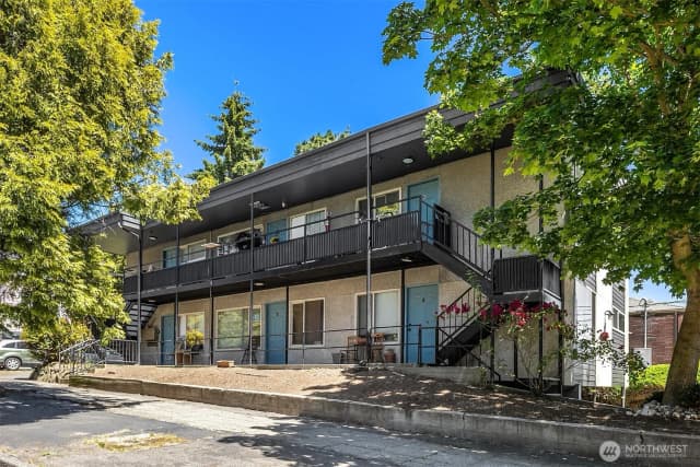 Property photo for 4400 Linden Ave N, Seattle photo 2