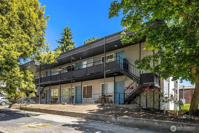 Property photo for 4400 Linden Ave N, Seattle photo 2