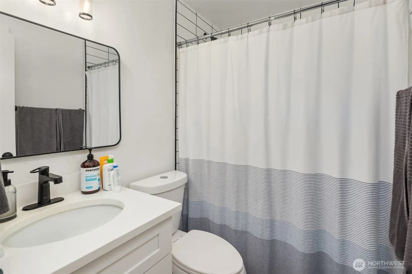 Property photo for 4400 Linden Ave N, Seattle photo 7