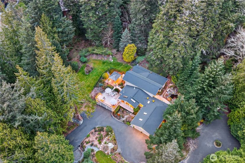 Property photo for 4141 Edith Point Road, Anacortes photo 2