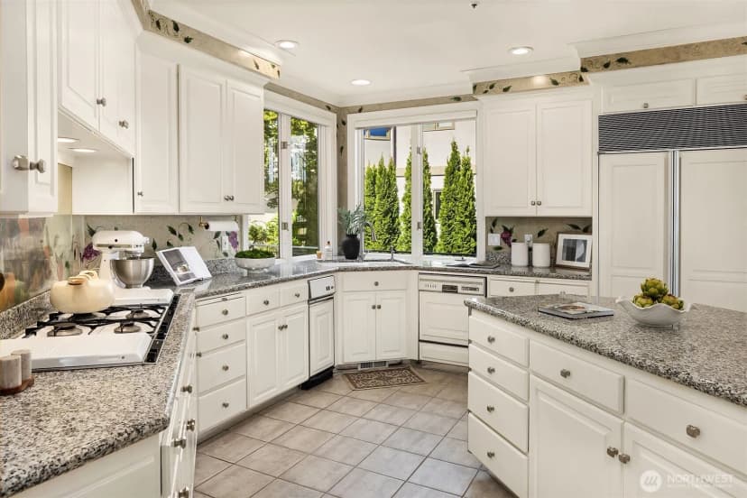 Property photo for 8496 Ne Woodland Cove Drive, Kirkland photo 15