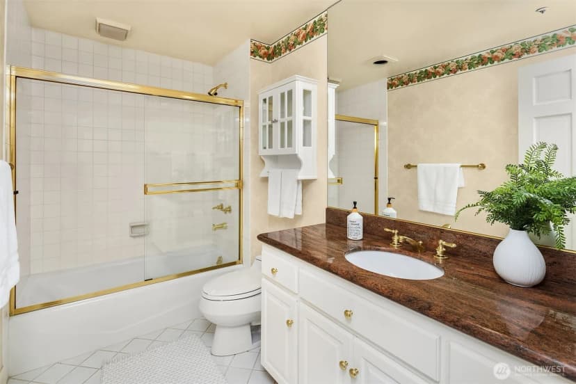 Property photo for 8496 Ne Woodland Cove Drive, Kirkland photo 31