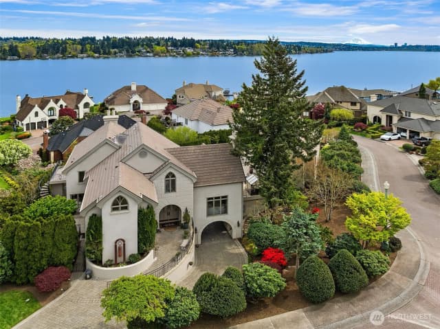 Property photo for 8496 Ne Woodland Cove Drive, Kirkland photo 2
