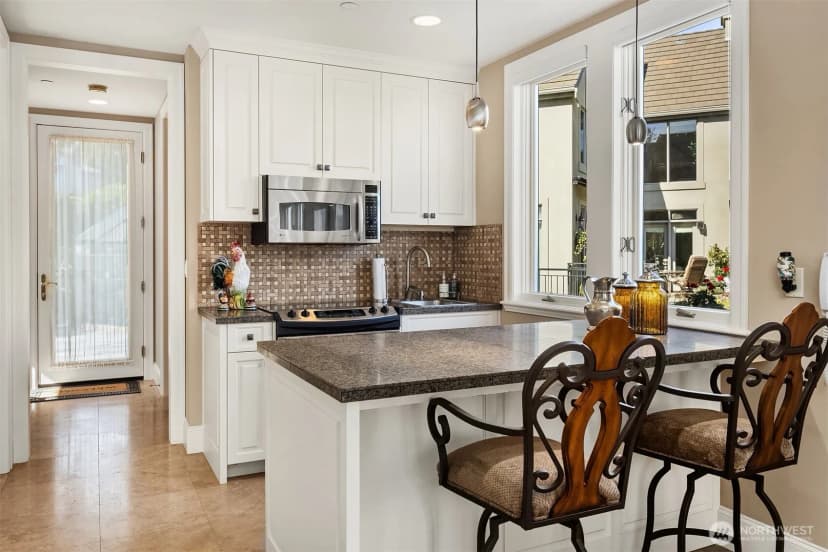Property photo for 8496 Ne Woodland Cove Drive, Kirkland photo 32