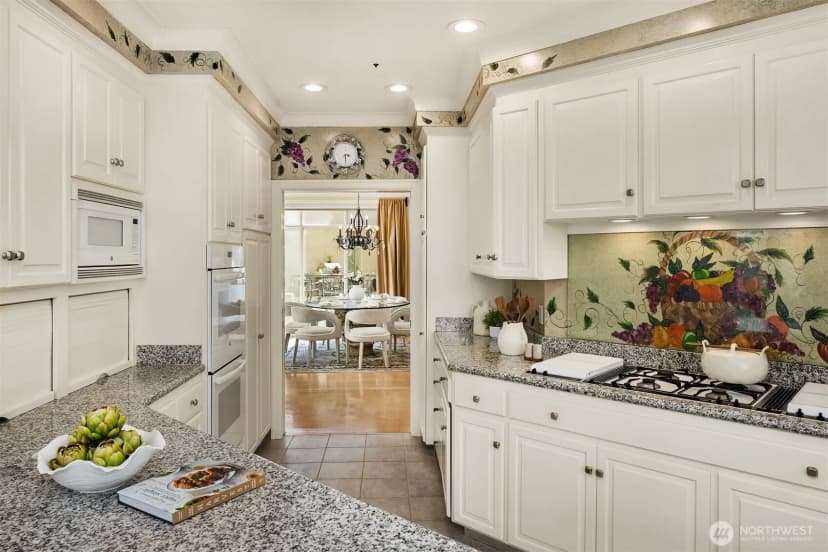 Property photo for 8496 Ne Woodland Cove Drive, Kirkland photo 14