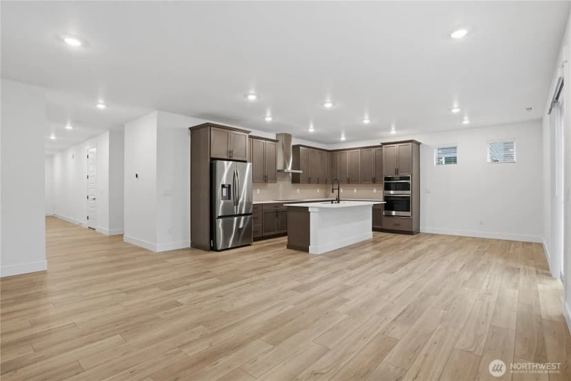 Property photo for 32141 Grand Avenue Se, Black Diamond photo 6